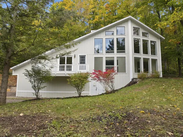 2109 Manitoba Trl, Alanson, MI 49706