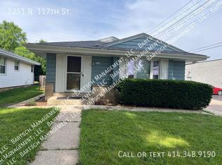 2251 N 117th St, Wauwatosa, WI 53226