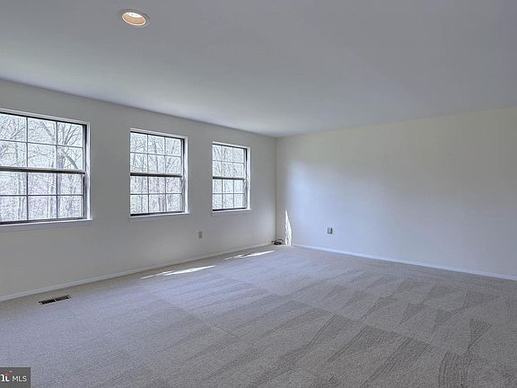 2nd image of 6 Golden Hill Ct
