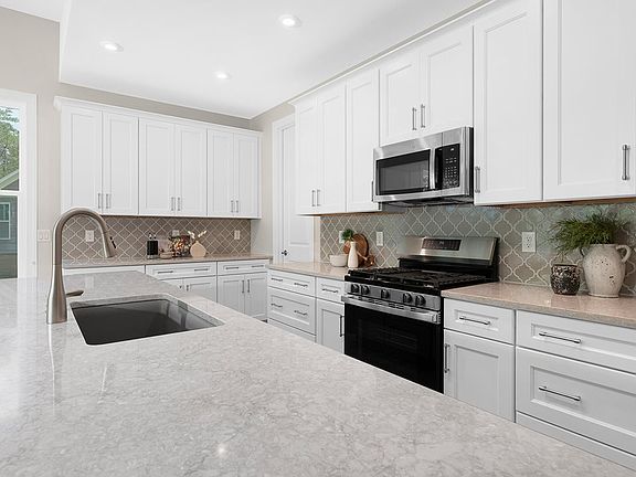 Maple II Model Kitchen