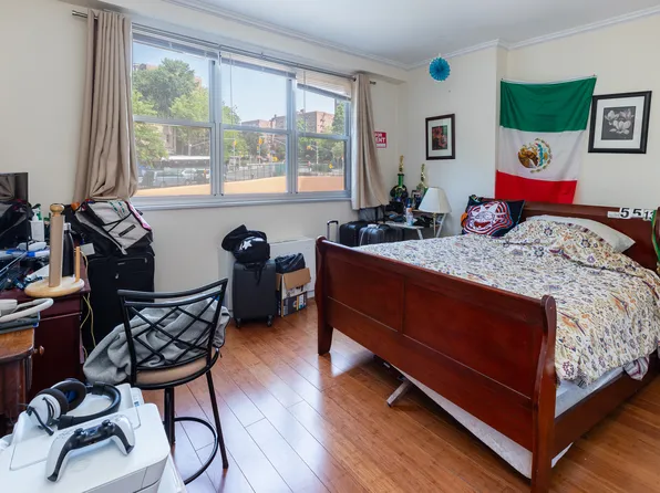 555 Kappock Street image 10 of 19