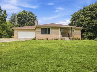 4700 Indianwood Ct, Clarkston, MI 48348