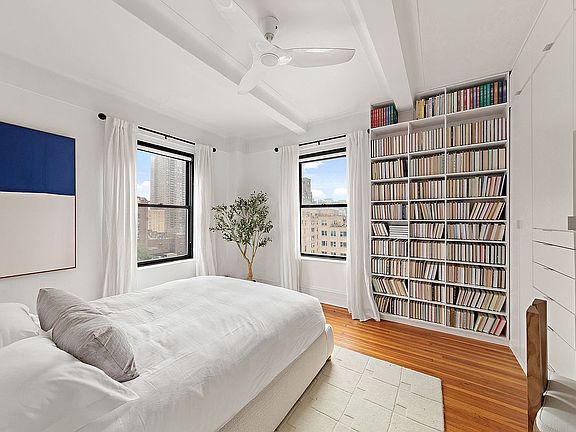 5th image of 33 5th Ave APT 11D