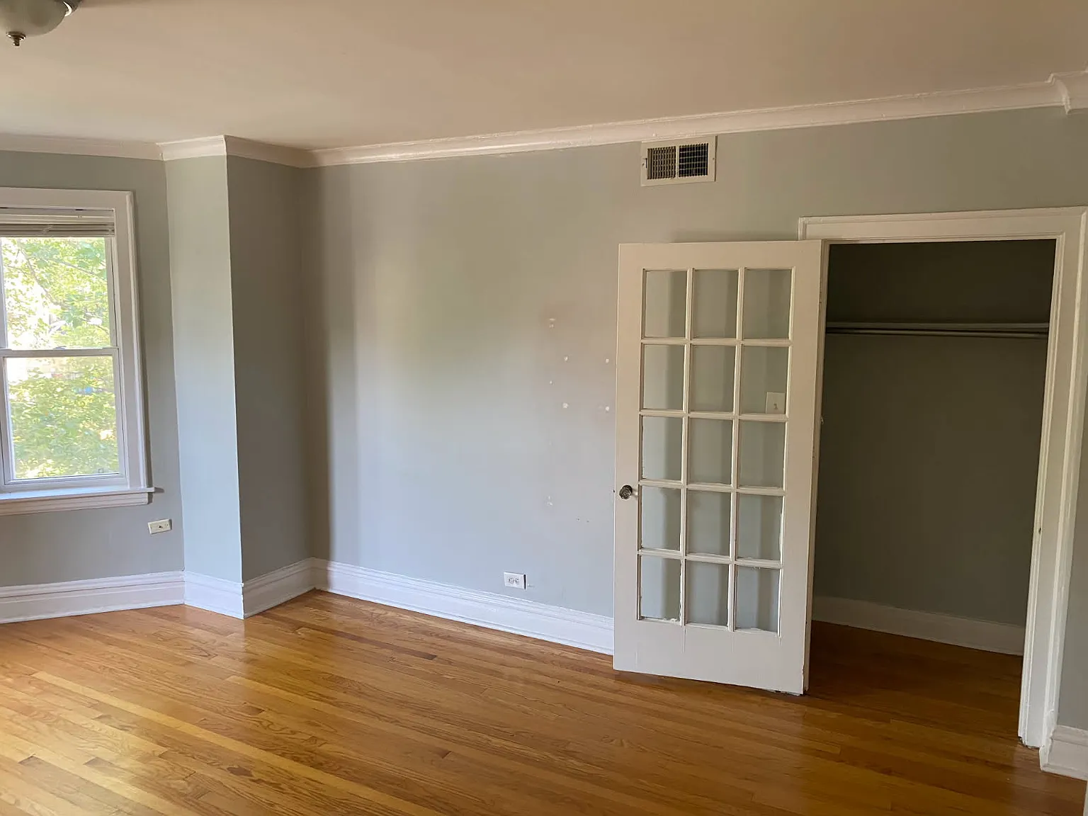 2 bed, 900 sqft, $1,600 — Photo 2