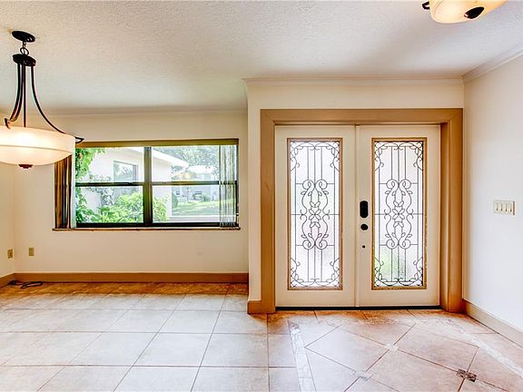 3rd image of 625 Eastwood Ct