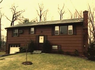 77 Valley View Ct, Norwalk, CT 06851