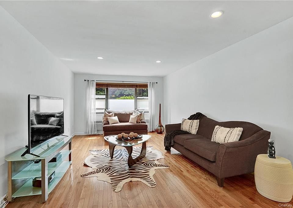 1st image of 222 N Broadway APT 1G