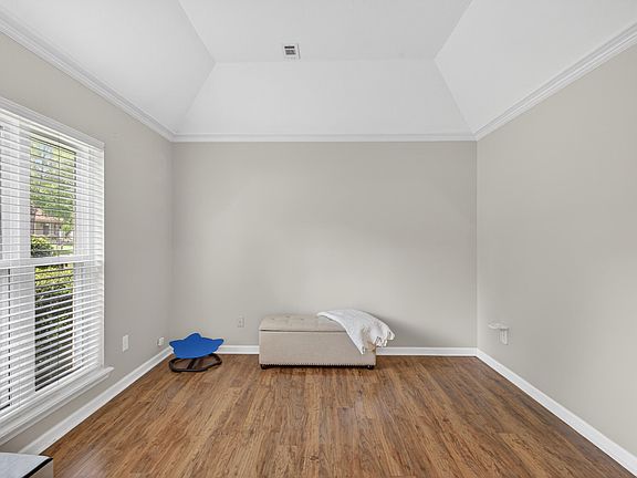 4th image of 105 Wellington Cir