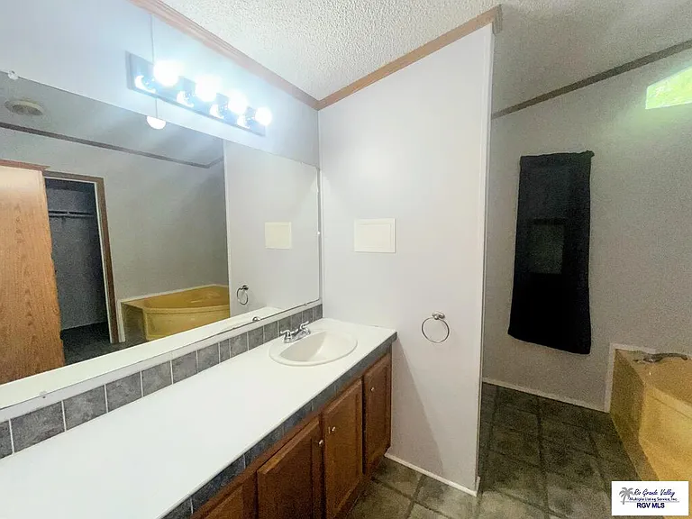 15953 Date Dr — Photo 6