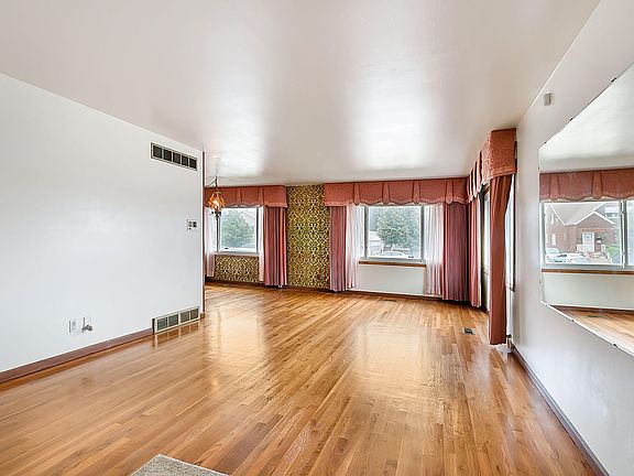2nd image of 3838 Euclid Ave