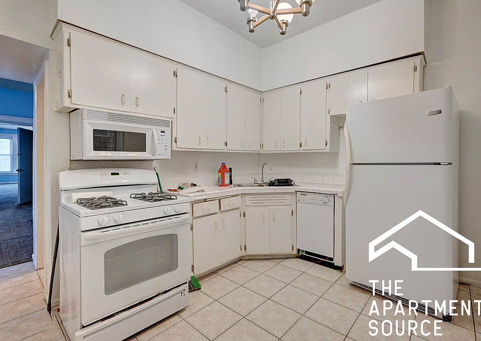 1st image of 3424 N Sheffield Ave #2