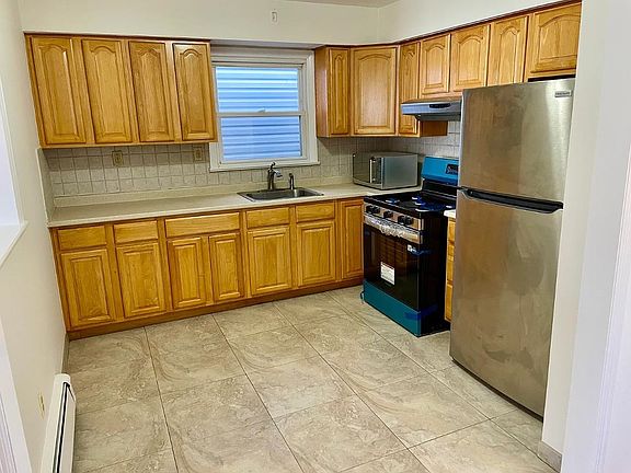 4th image of 203 Zabriskie St