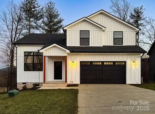 218 Byron Forest Dr, Horse Shoe, NC 28742