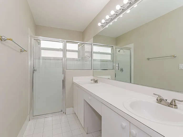 1910 Capeside Cir — Photo 10