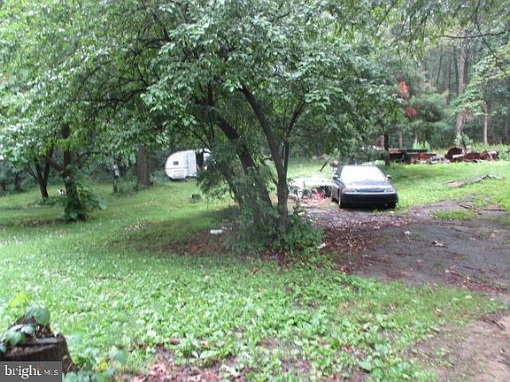 4th image of 8 Cabin Ln