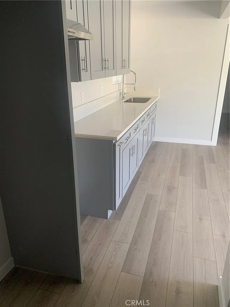 3 bed, 700 sqft, $2,800 — Photo 3