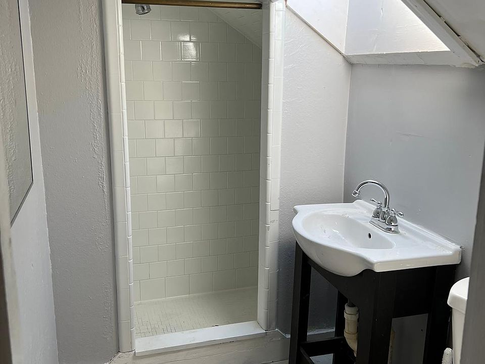 2nd image of 416 Adelaide Ave #1