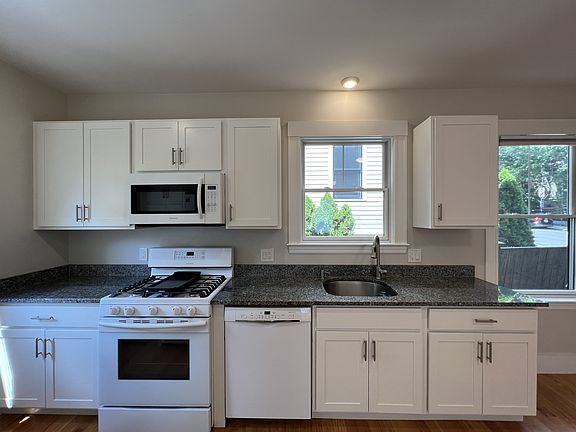 3rd image of 10 Linden Ave #1