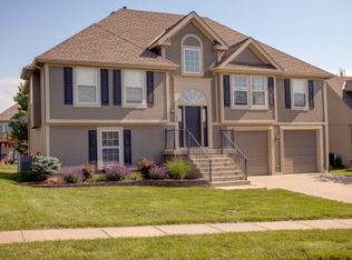 408 Donegal Dr, Smithville, MO 64089