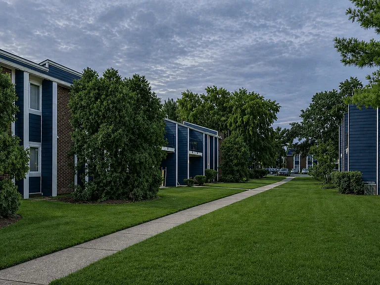 Crestview at Louisville Apartments — Photo 28