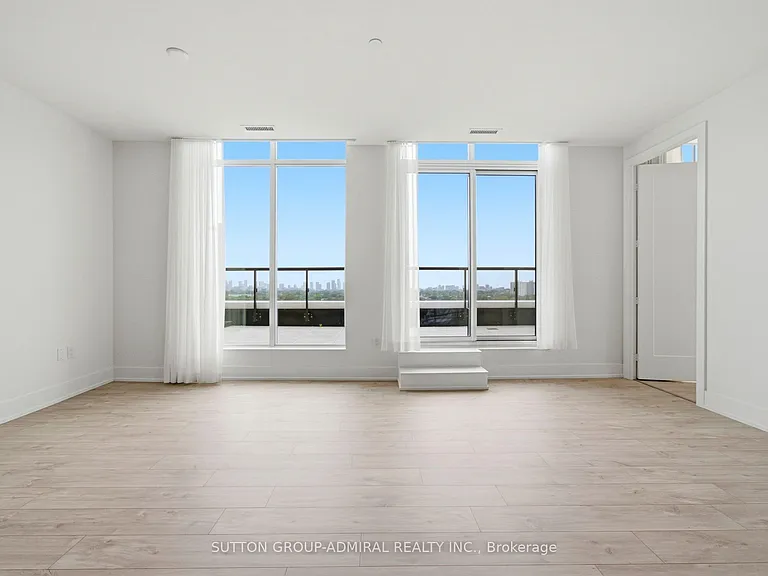 858 Dupont St #Penthouse 43 — Photo 5