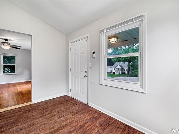 3rd image of 426 Bluff Dr