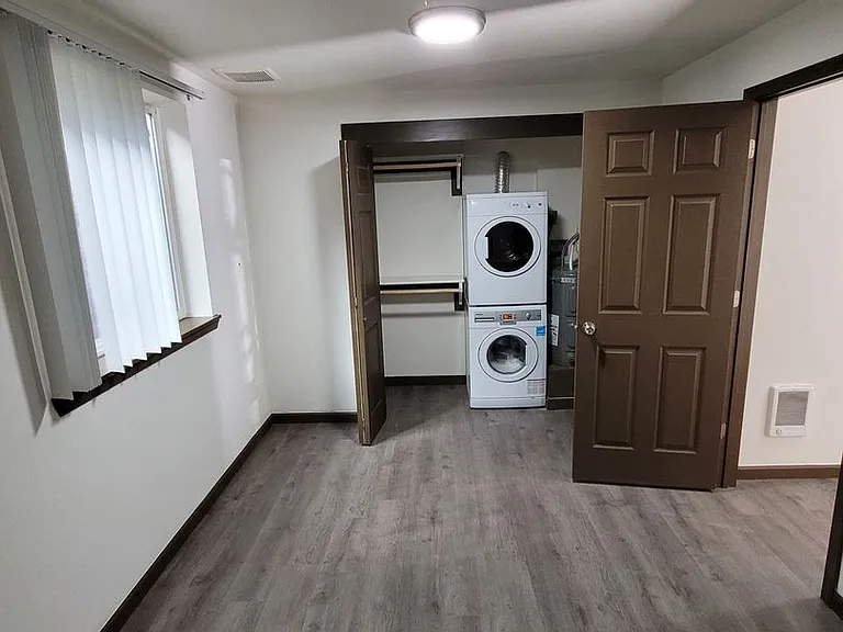 2350 Beacon Ave S — Photo 44