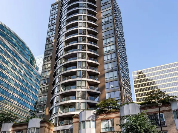 1166 Melville St #2902, Vancouver, BC V6E 4P5
