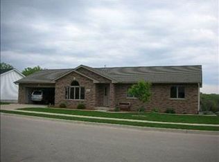 3524 Lunar Dr, Dubuque, IA 52003