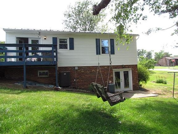 3rd image of 922 Taliaferro Dr