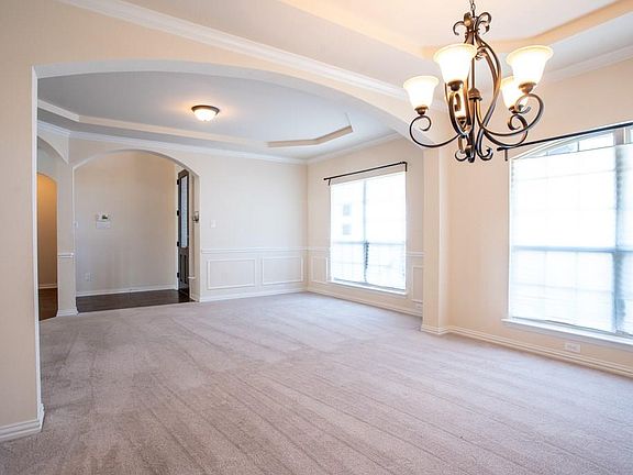4th image of 812 Rolling Hills Ln