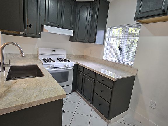 3rd image of 11581 Gladstone Ave #1