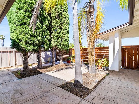 3rd image of 12969 Calle De Las Rosas