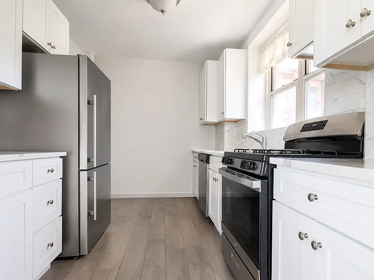2601 Henry Hudson Pkwy W #4E — Photo 7