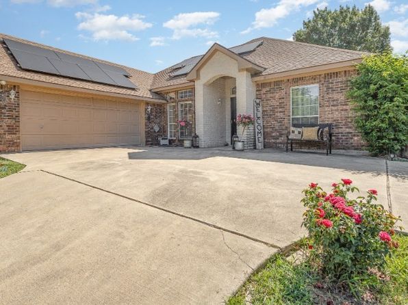 1406 Chancellor Dr, Kaufman, TX 75142