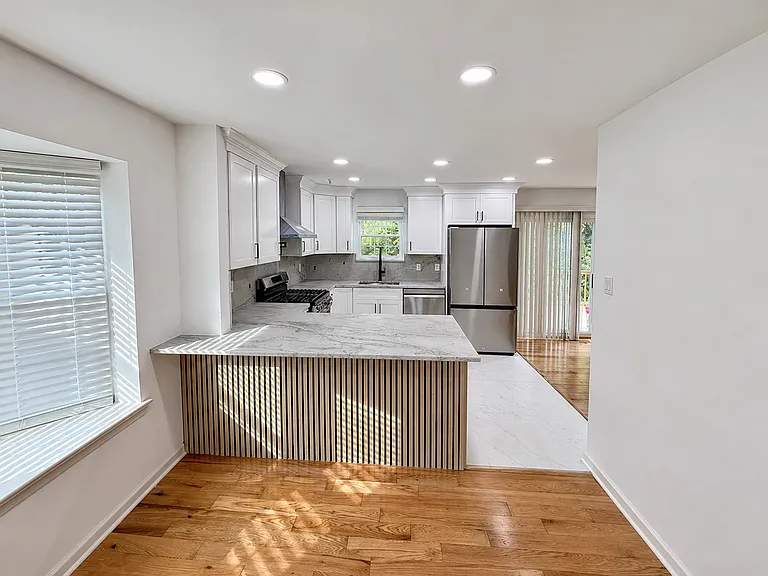 101 Laurel Cir — Photo 1