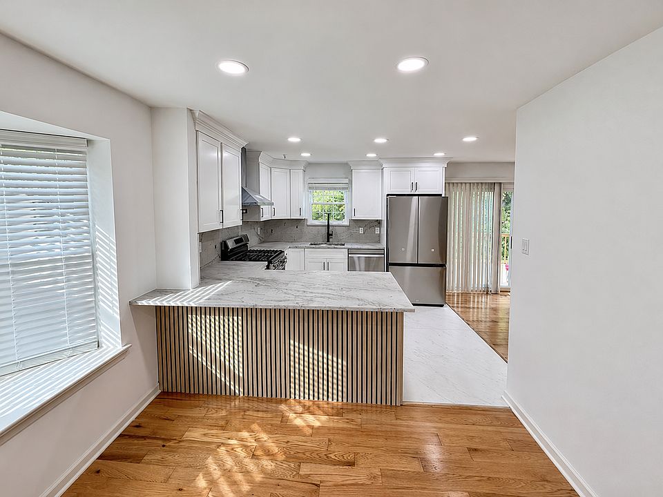 1st image of 101 Laurel Cir