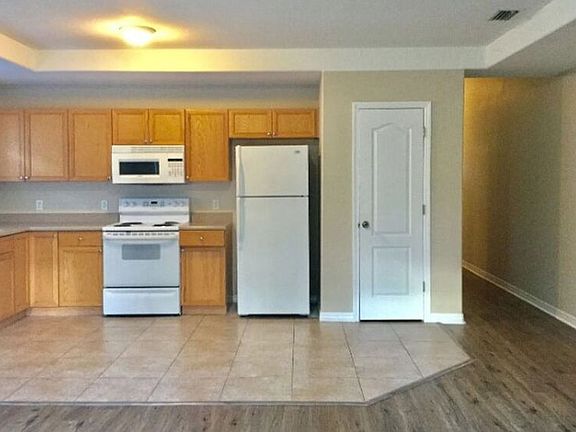 4th image of 5556 Andrea St
