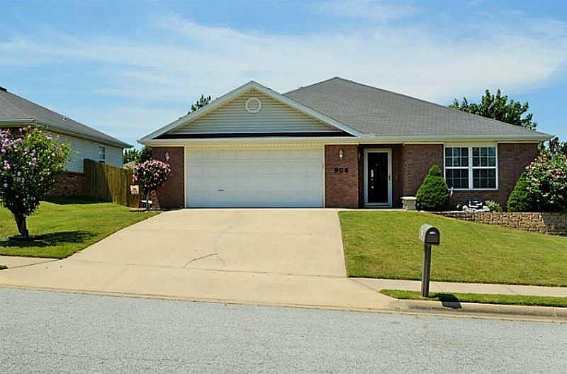 1st image of 906 SW Natchez Ct