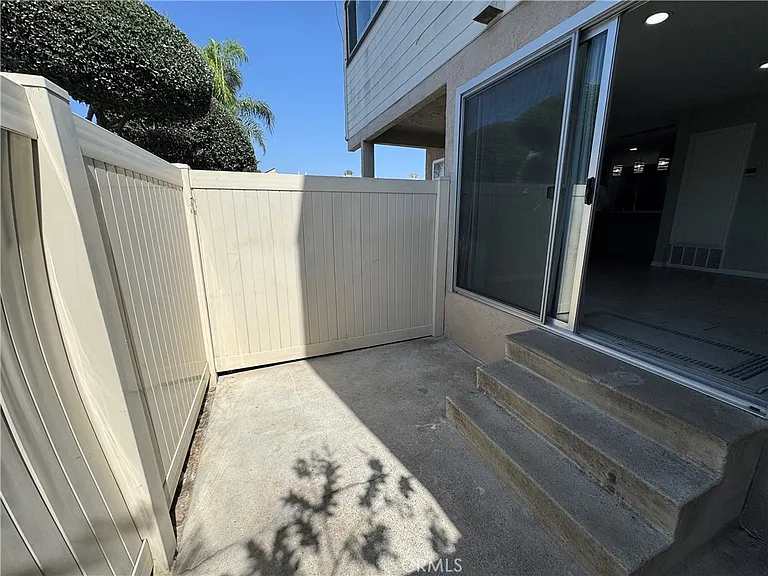 810 W Lambert Rd — Photo 10