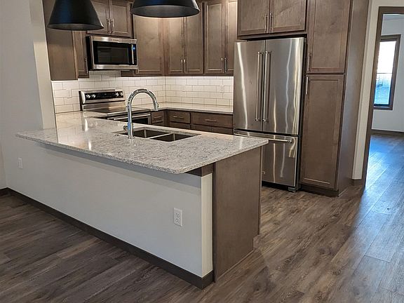 3rd image of 1532 Blaines Way