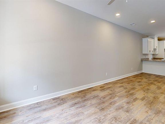 4th image of 3921 Capers Ave #B