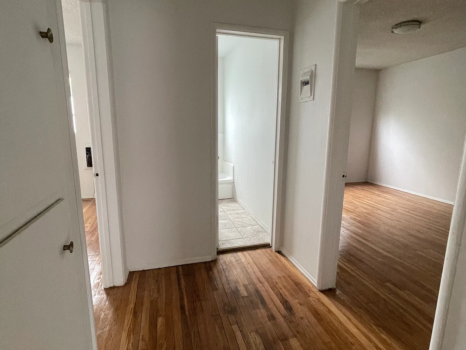 317 W Valencia Ave — Photo 3