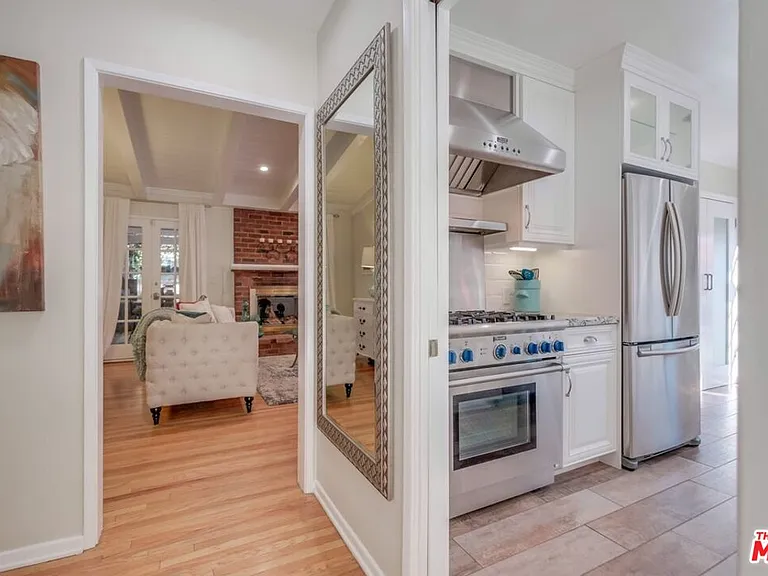 21447 Providencia St — Photo 36