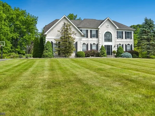 9 Steeplechase Lane, Franklin Twp., NJ 08802