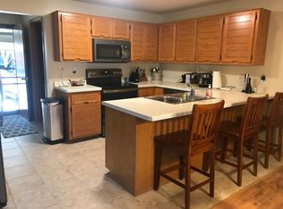 917 E Windfield Pl APT B, Appleton, WI 54911