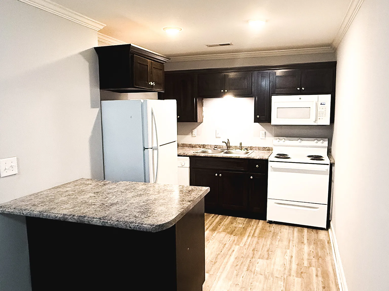 2 bed, 1.5 bath, 950 sqft, $995 — Photo 2