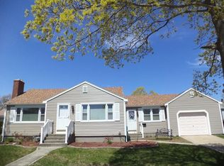 54 2nd St, Somerset, MA 02726
