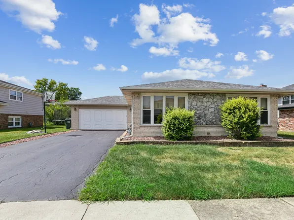 238 S Walnut St, Glenwood, IL 60425