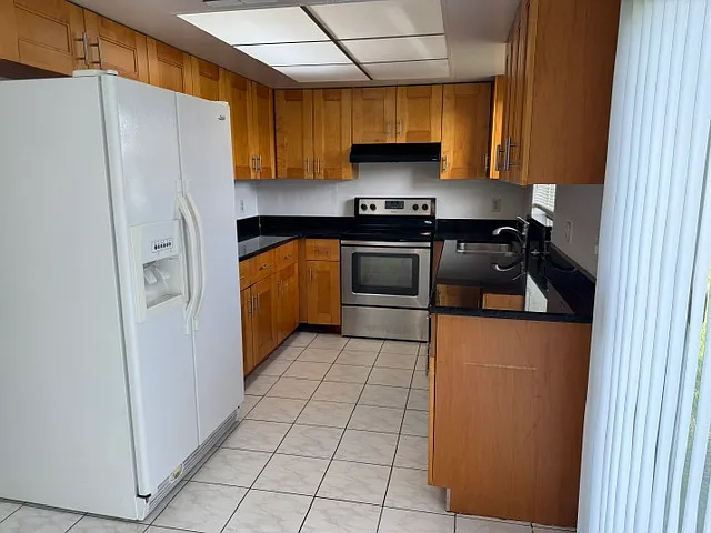 319 La Paz Dr — Photo 5